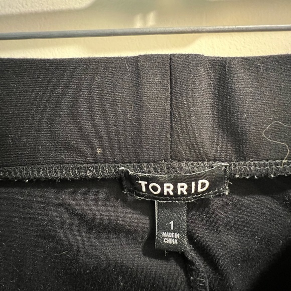 TORRID PONTE PENCIL SKIRT WITH FAUX LEATHER PANELS - Picture 4 of 5